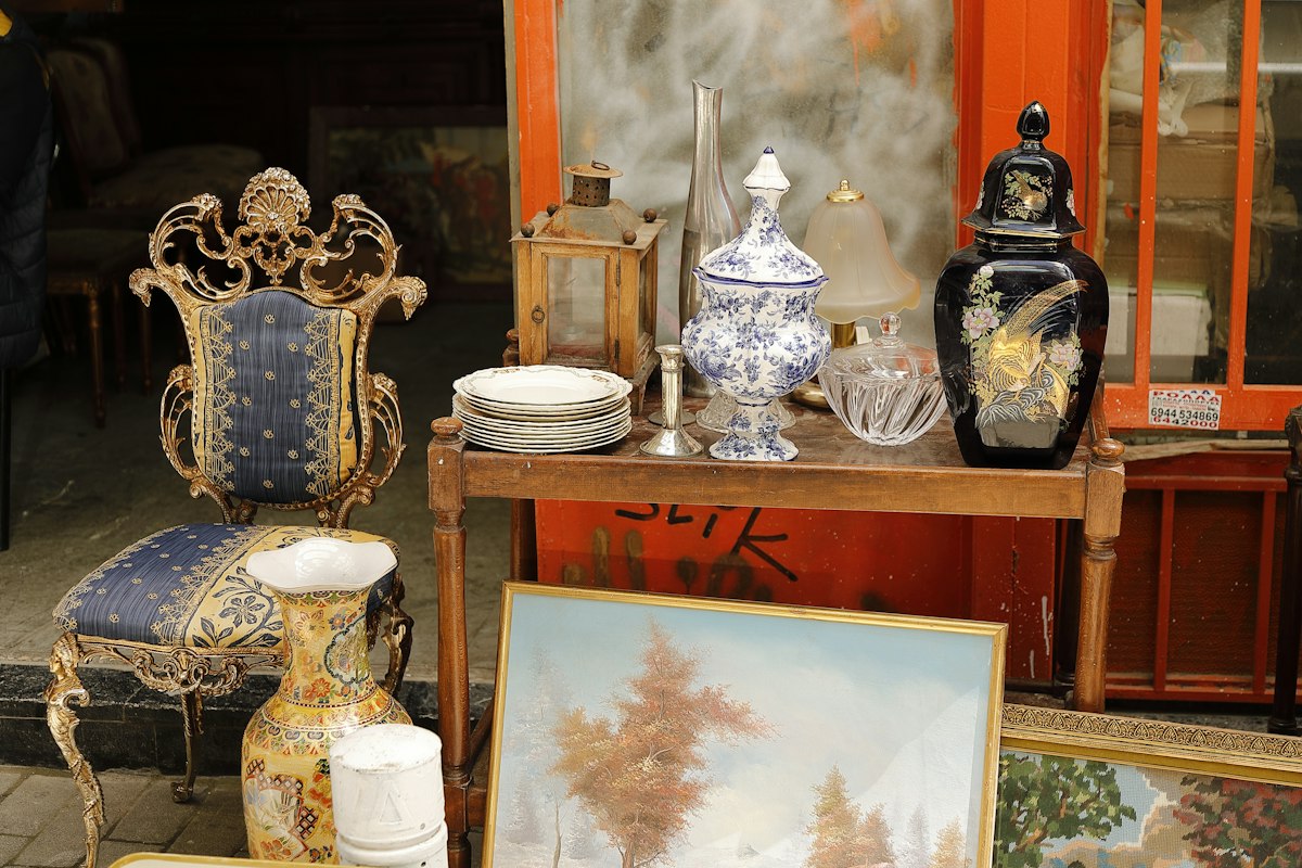 Furnitur antik berkualitas tinggi